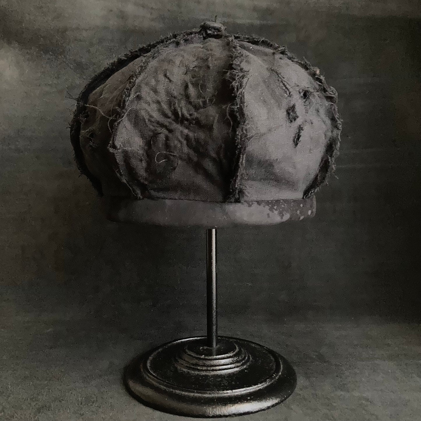 Black linen stitching beret