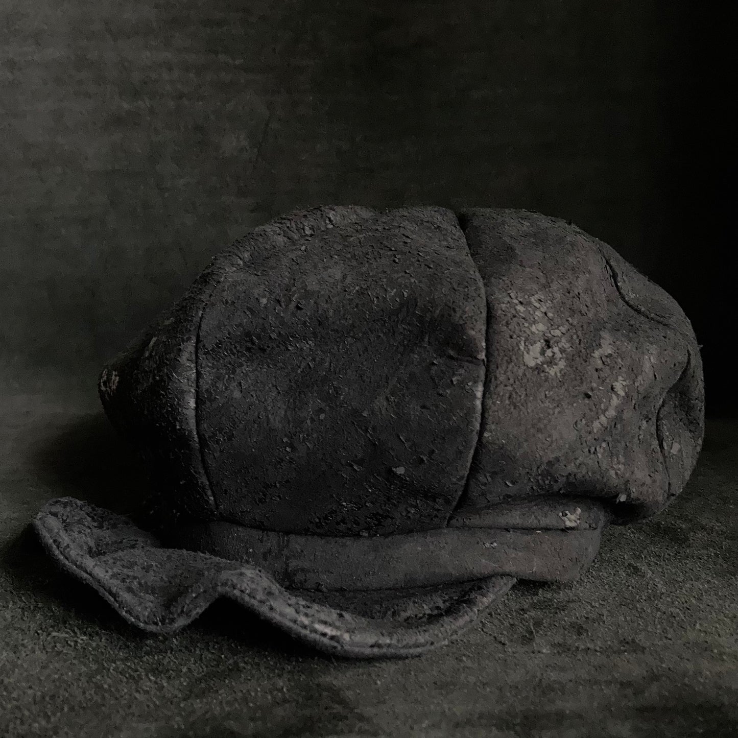 Scrape black leather casquette