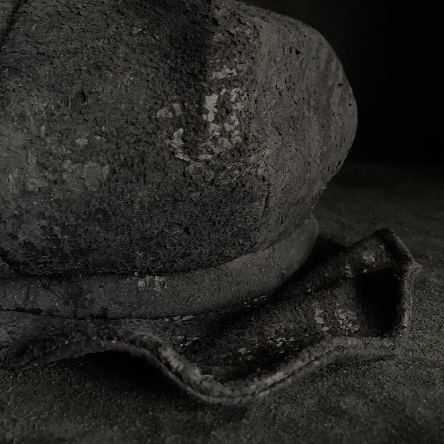 Scrape black leather casquette