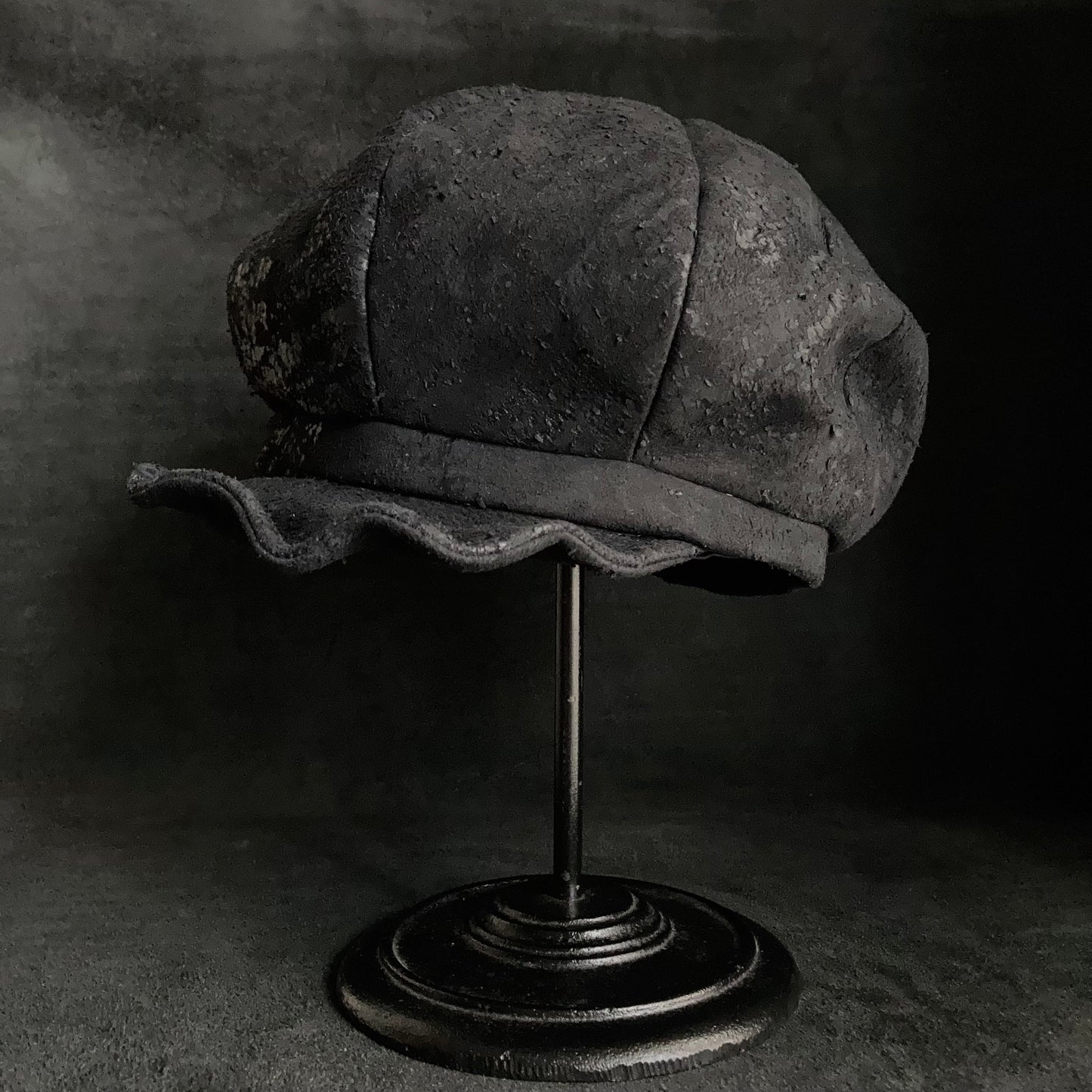 Scrape black leather casquette