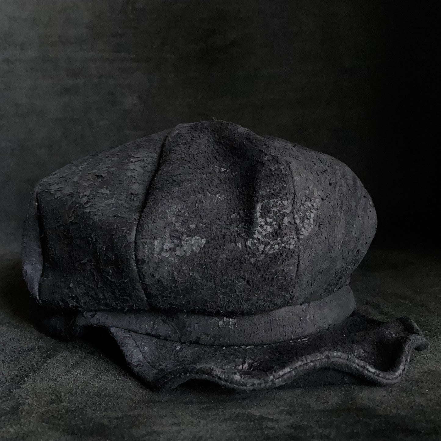 Scrape black leather casquette