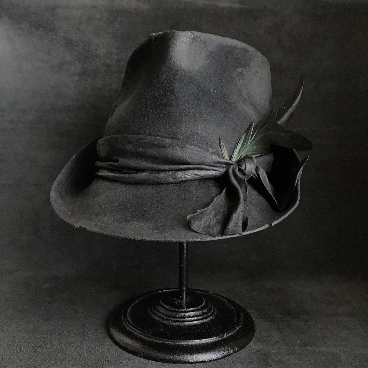 Crow hight back hat