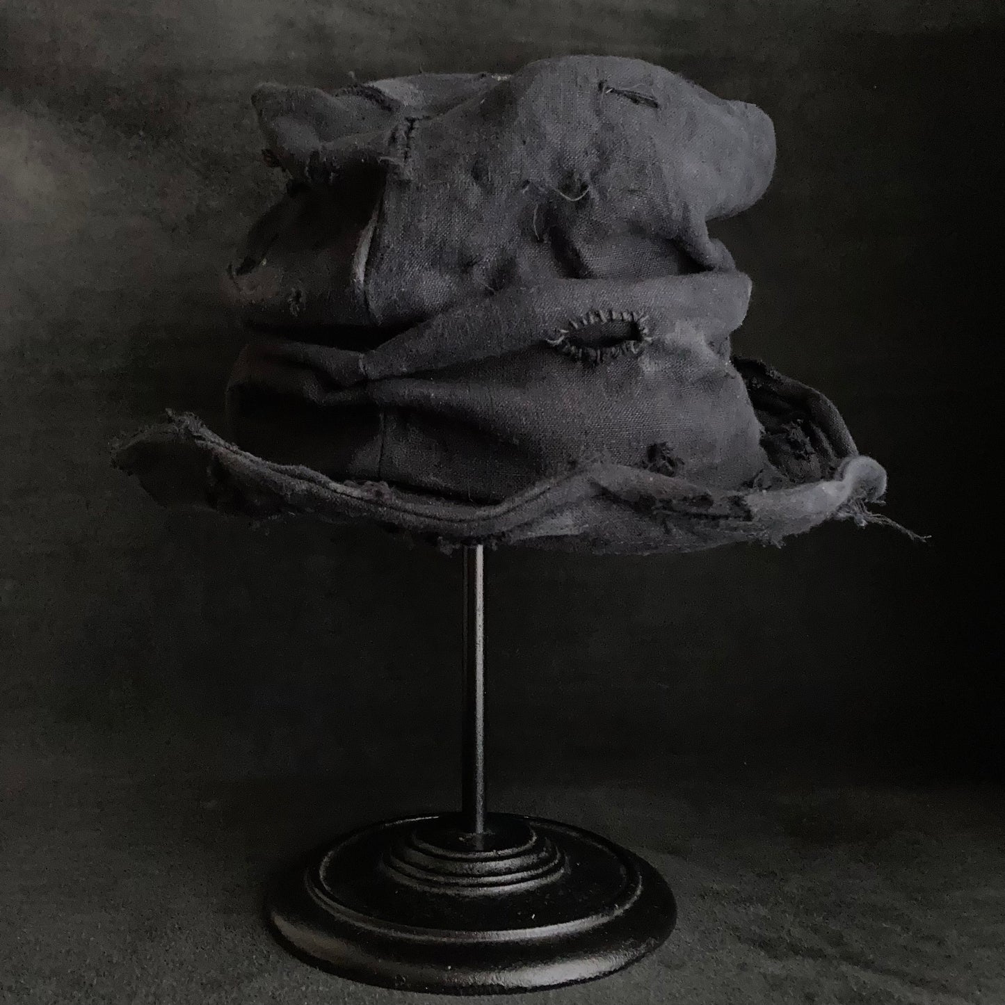 Black linen damage turn bucket hat