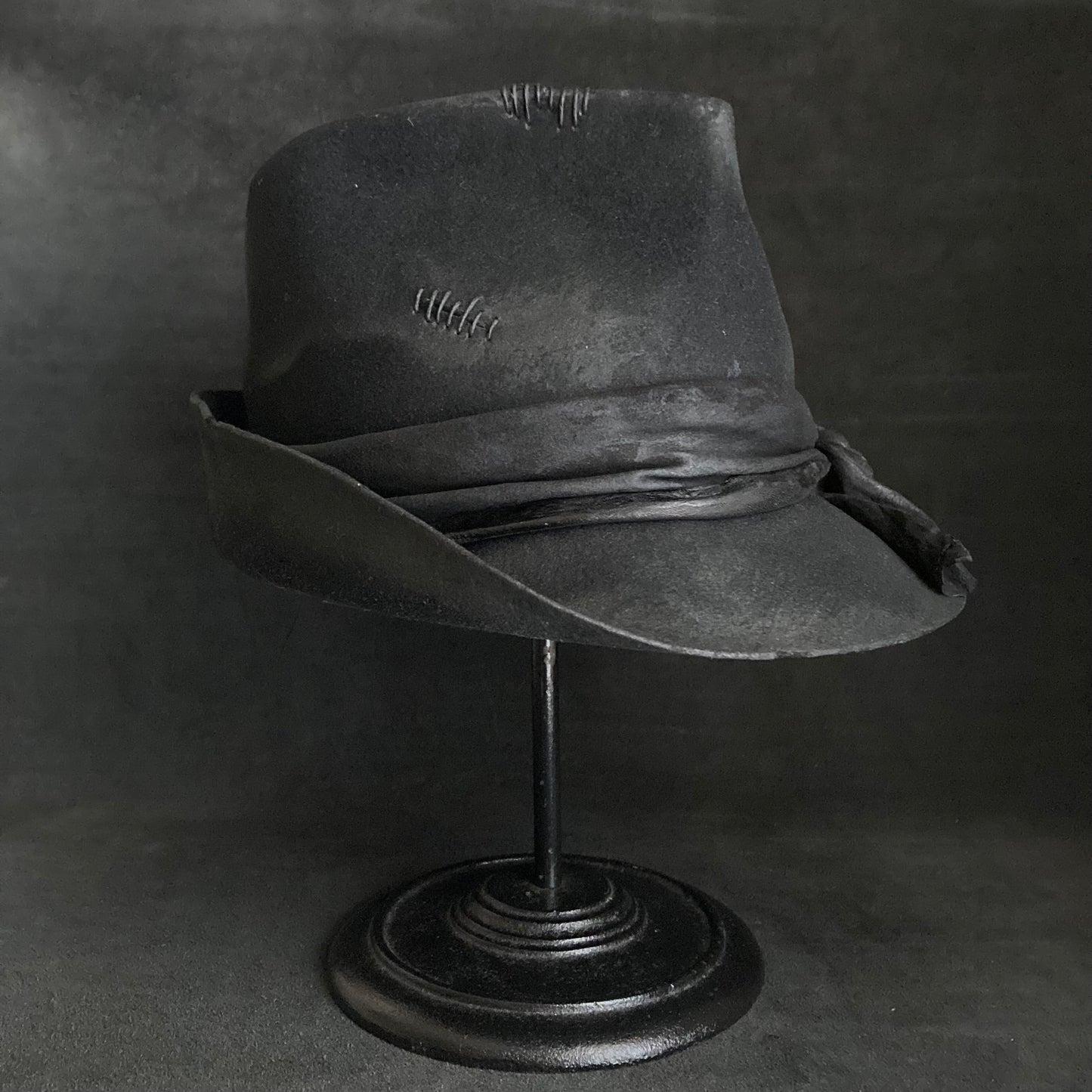 Crow hight back hat