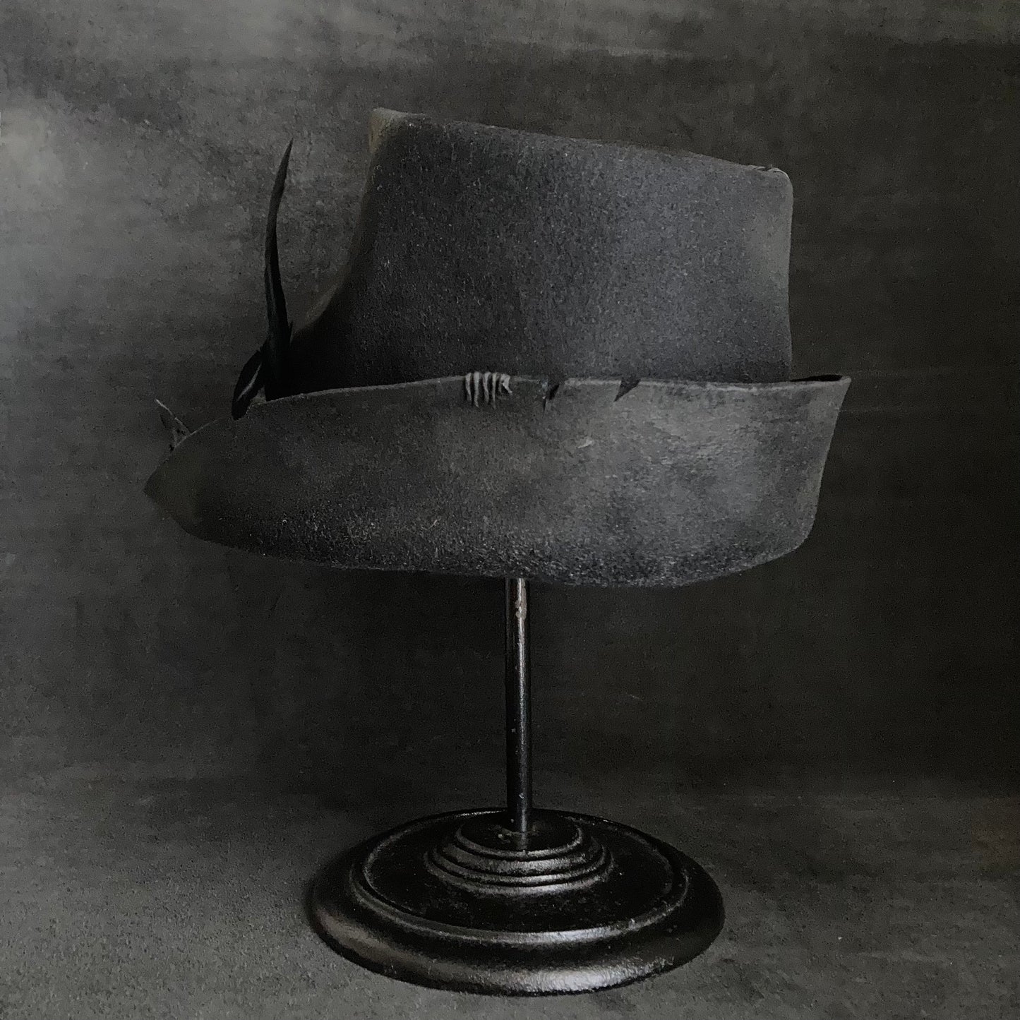 Crow hight back hat