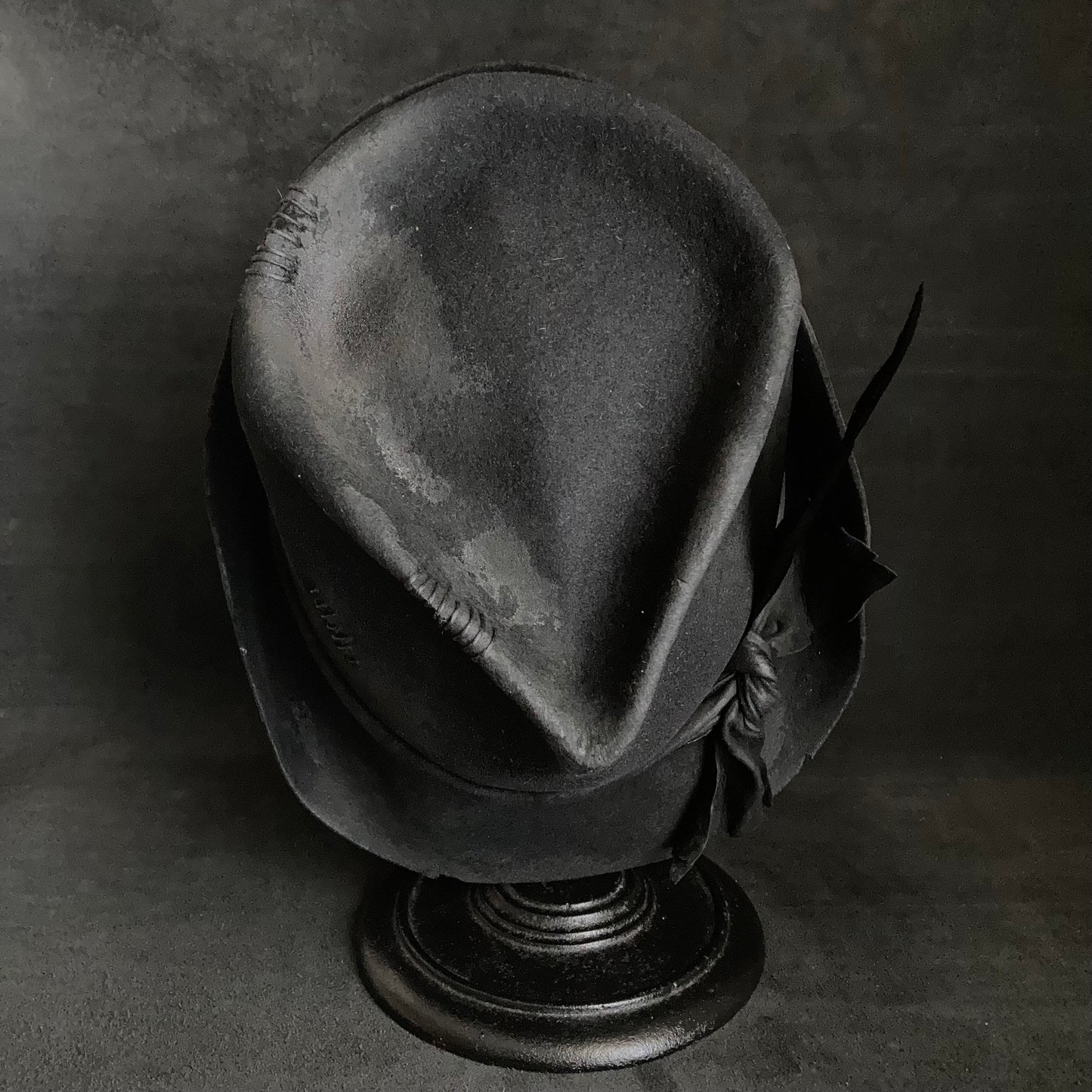 Crow hight back hat