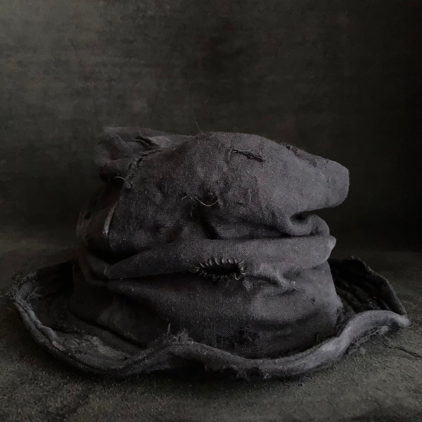 Black linen damage turn bucket hat