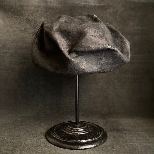 Charcoal bumpy rock beret