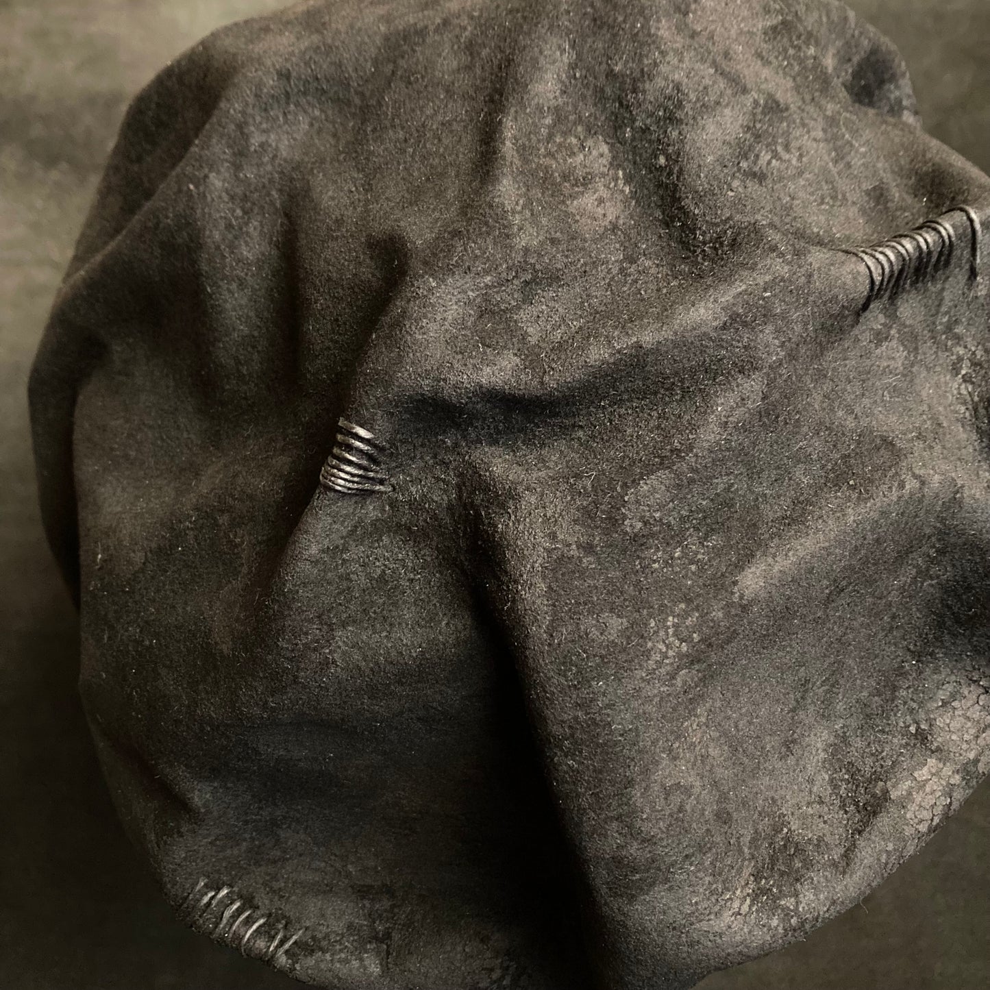 Charcoal bumpy rock beret