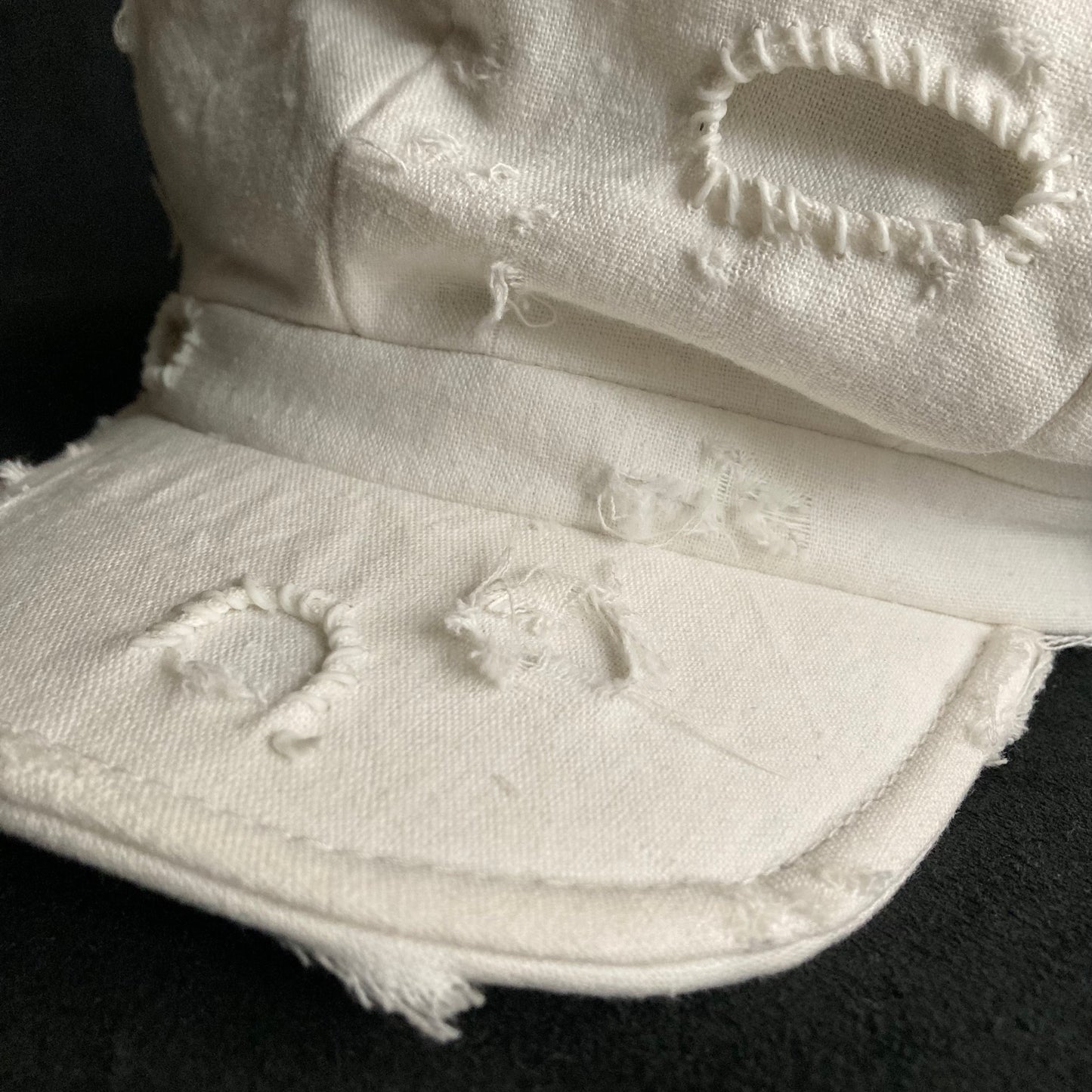 Clear white damage fabric casquette (brim core)