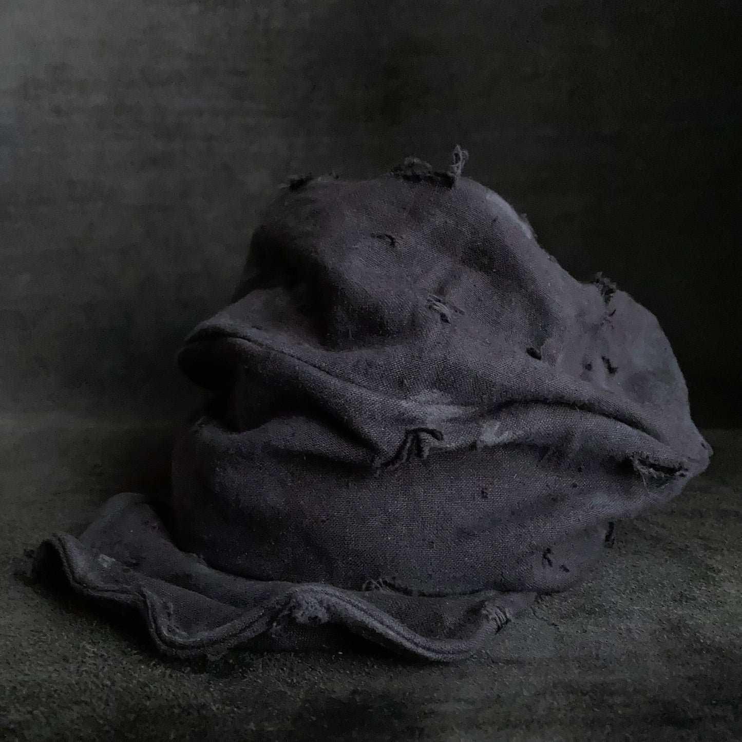 Black linen damage turn cap