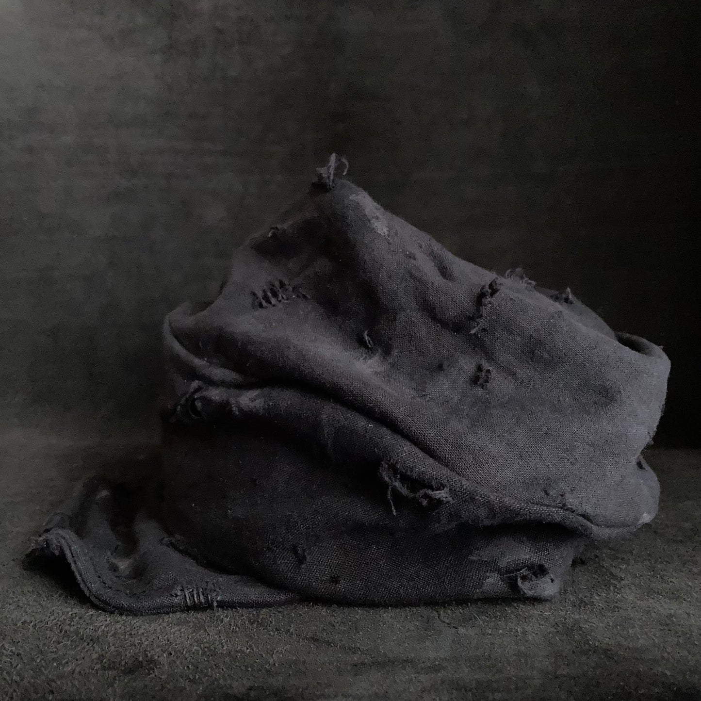 Black linen damage turn cap