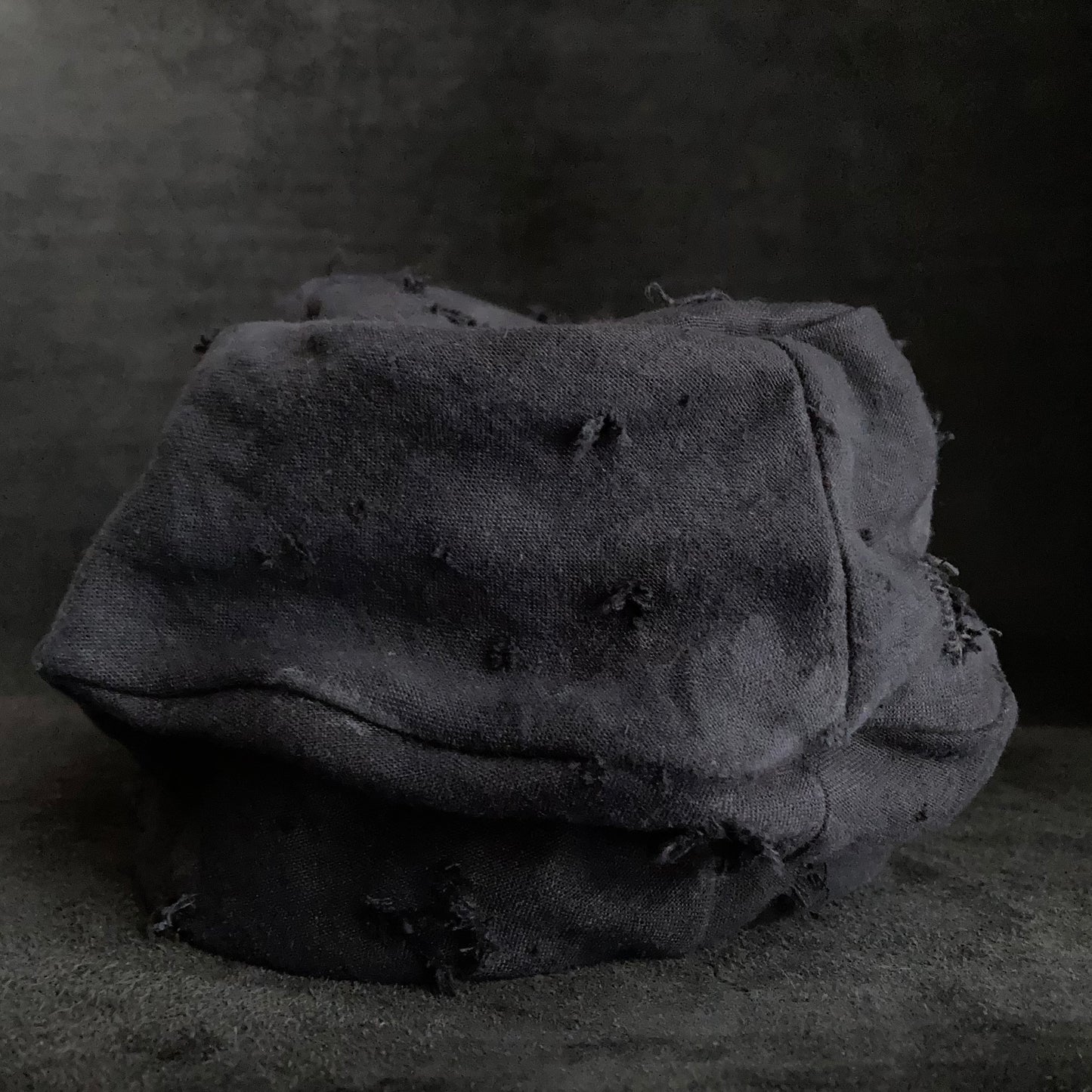 Black linen damage turn cap
