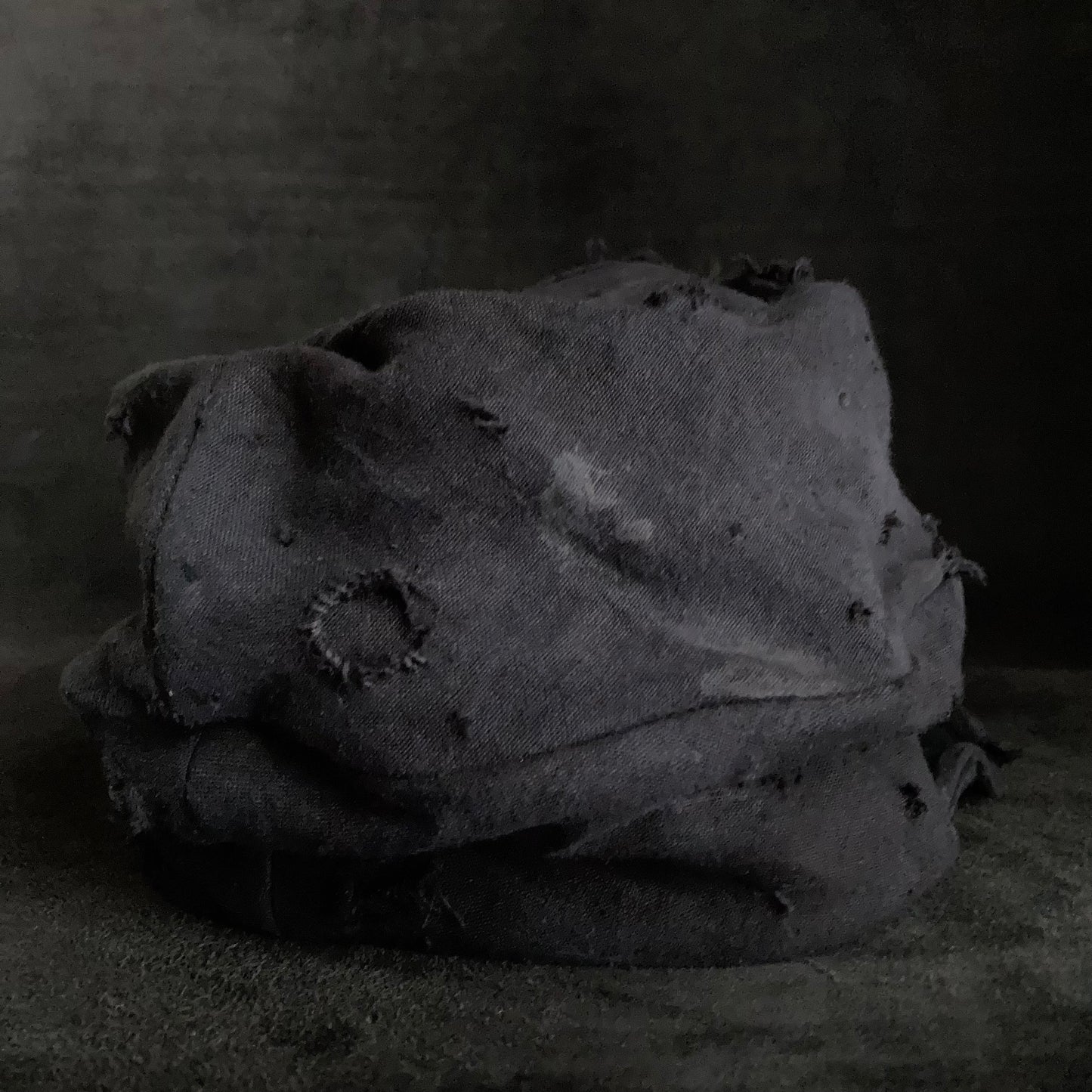 Black linen damage turn cap