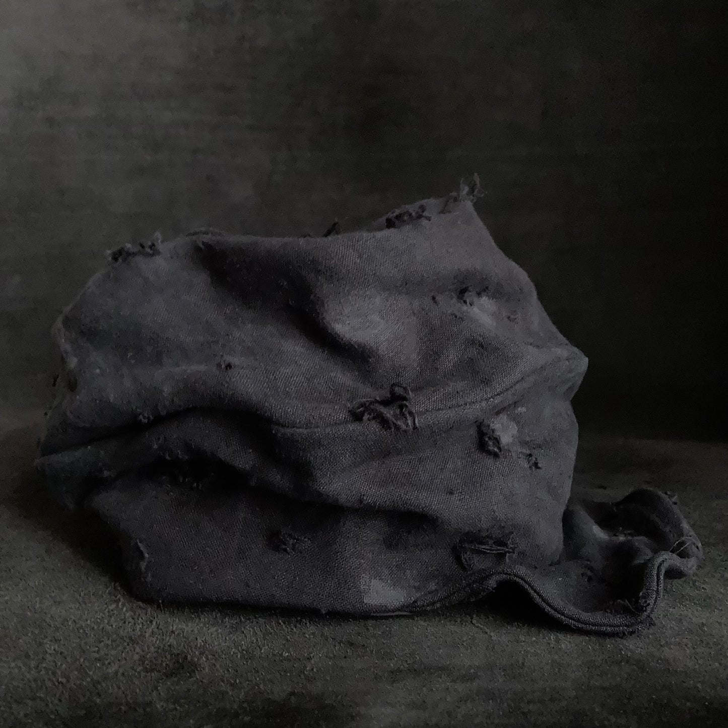 Black linen damage turn cap