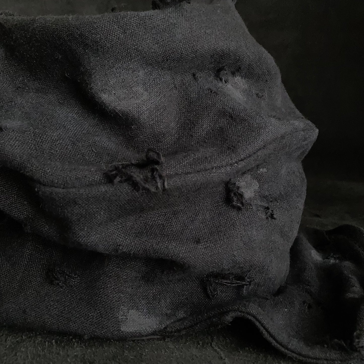 Black linen damage turn cap