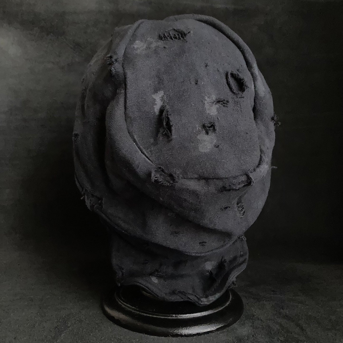 Black linen damage turn cap