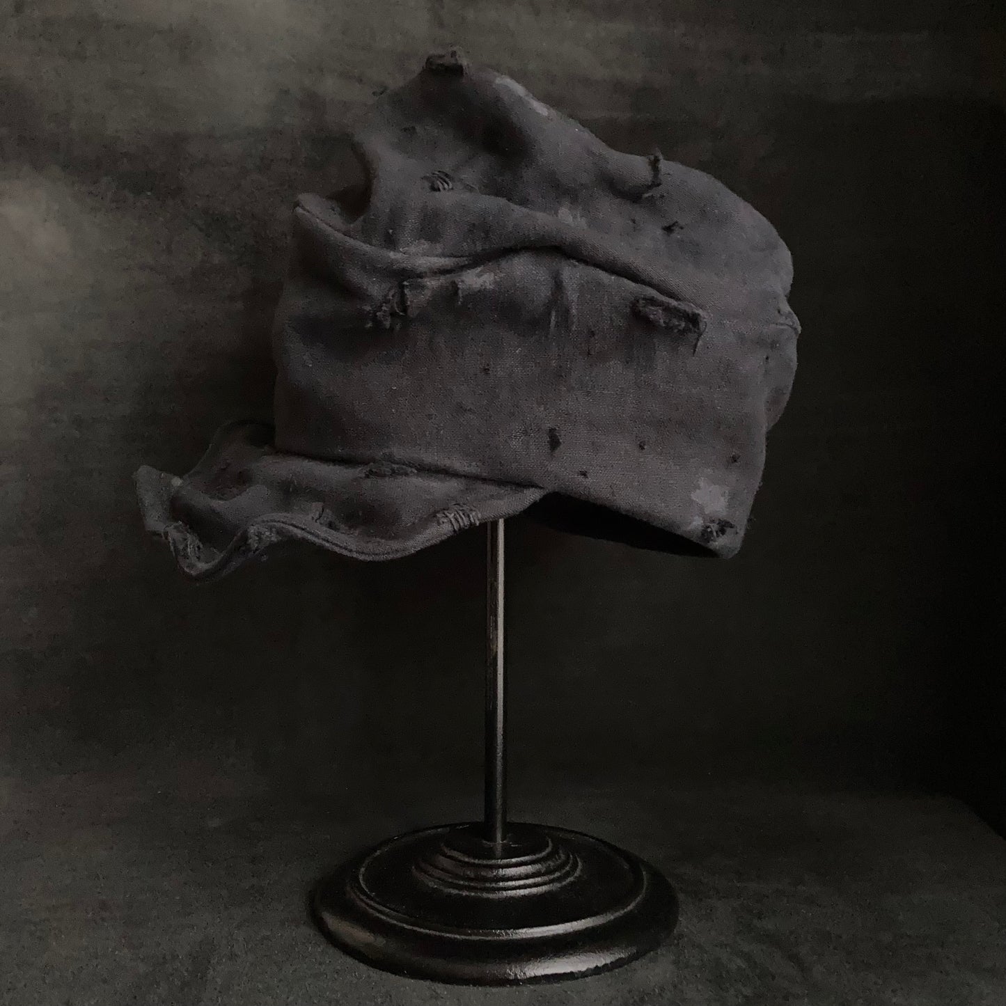 Black linen damage turn cap