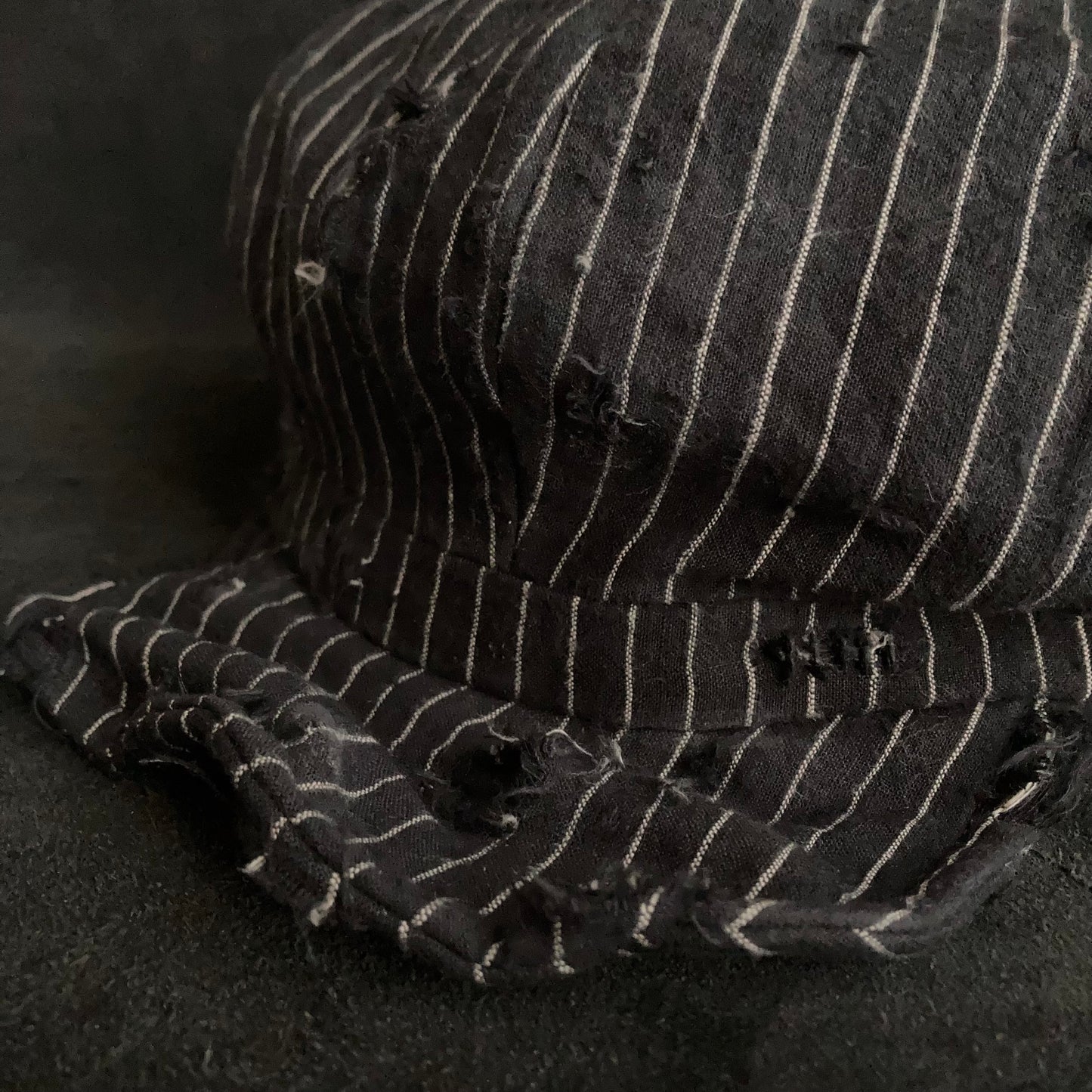 Yarn-dyed stripe damage casquette