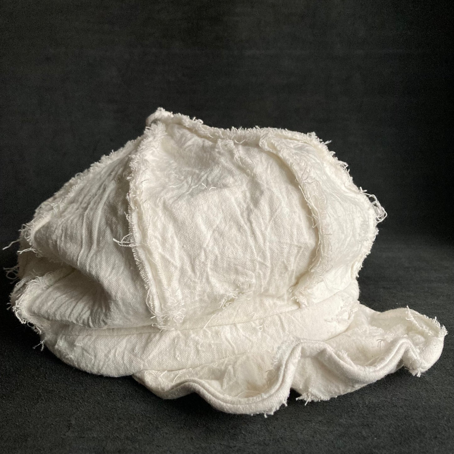 Wrinkled cotton linen white casquette