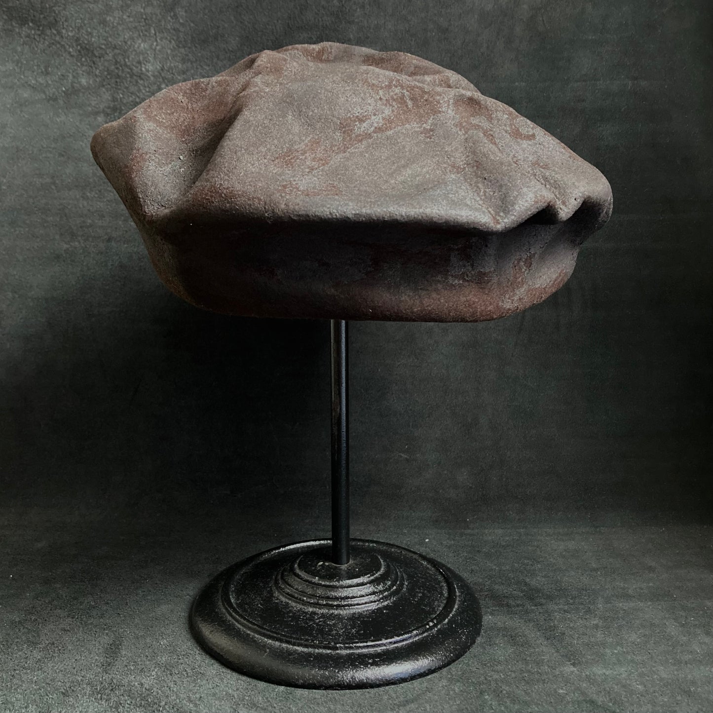 Wrinkled burnt rock beret