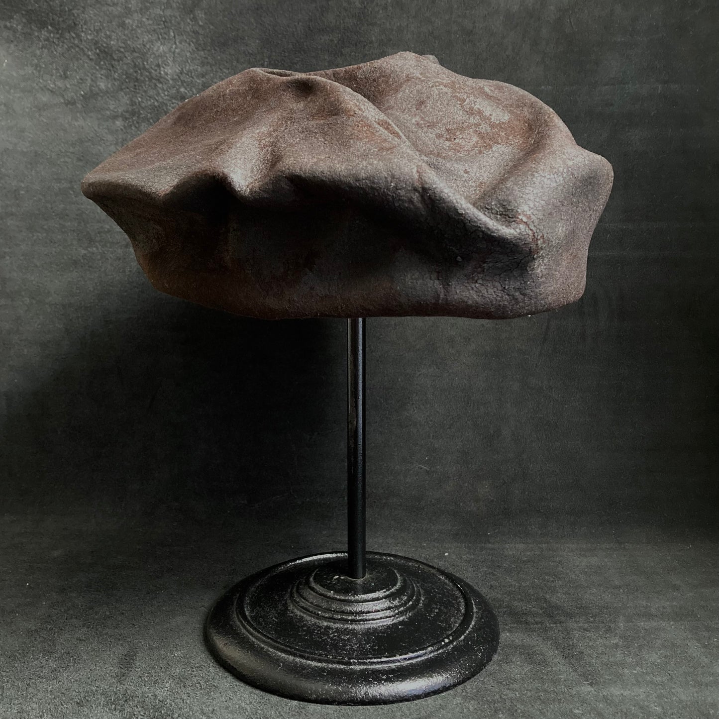 Wrinkled burnt rock beret