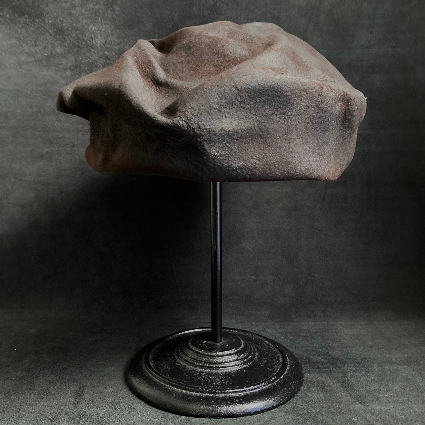 Wrinkled burnt rock beret