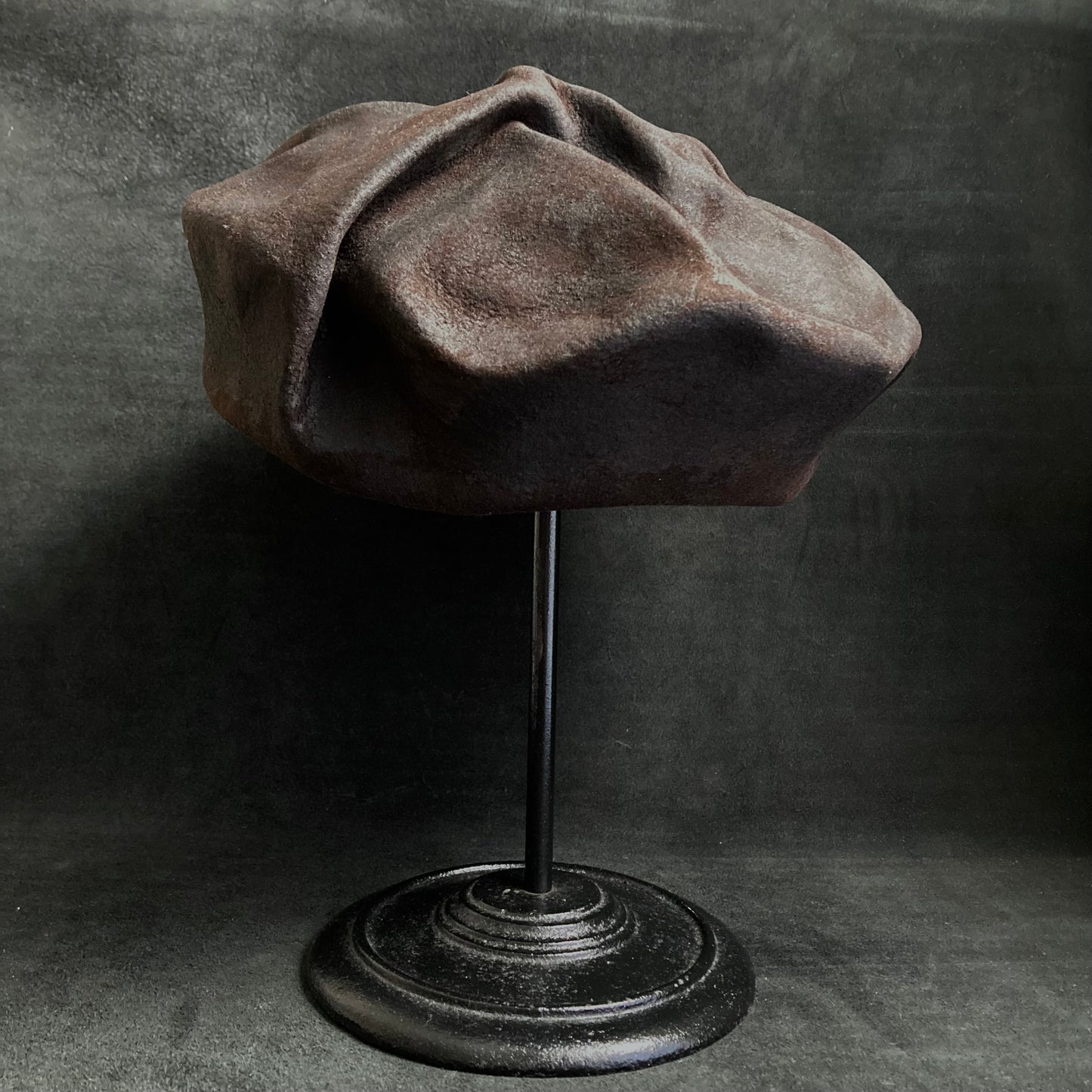 Wrinkled burnt rock beret