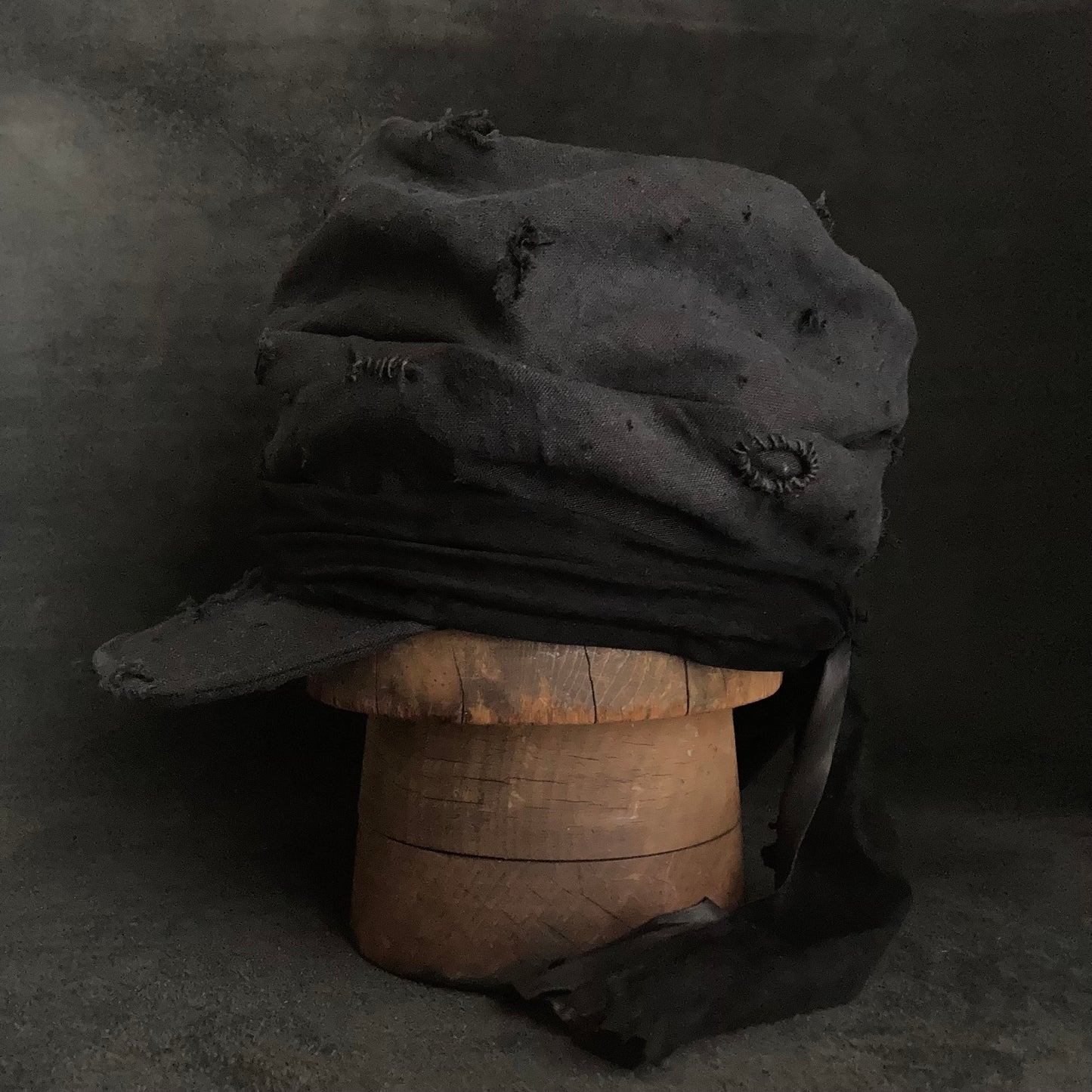 Black linen damage martial turn cap