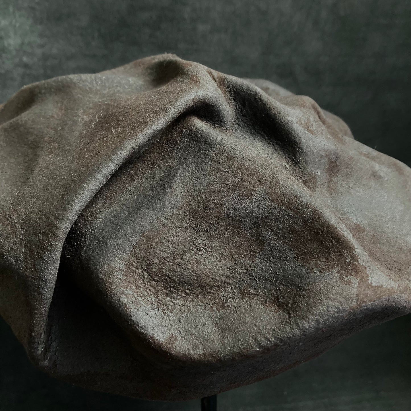 Wrinkled burnt rock beret