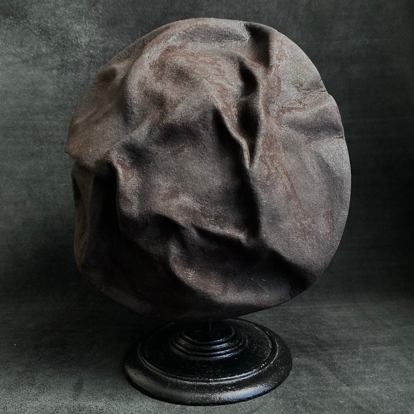 Wrinkled burnt rock beret