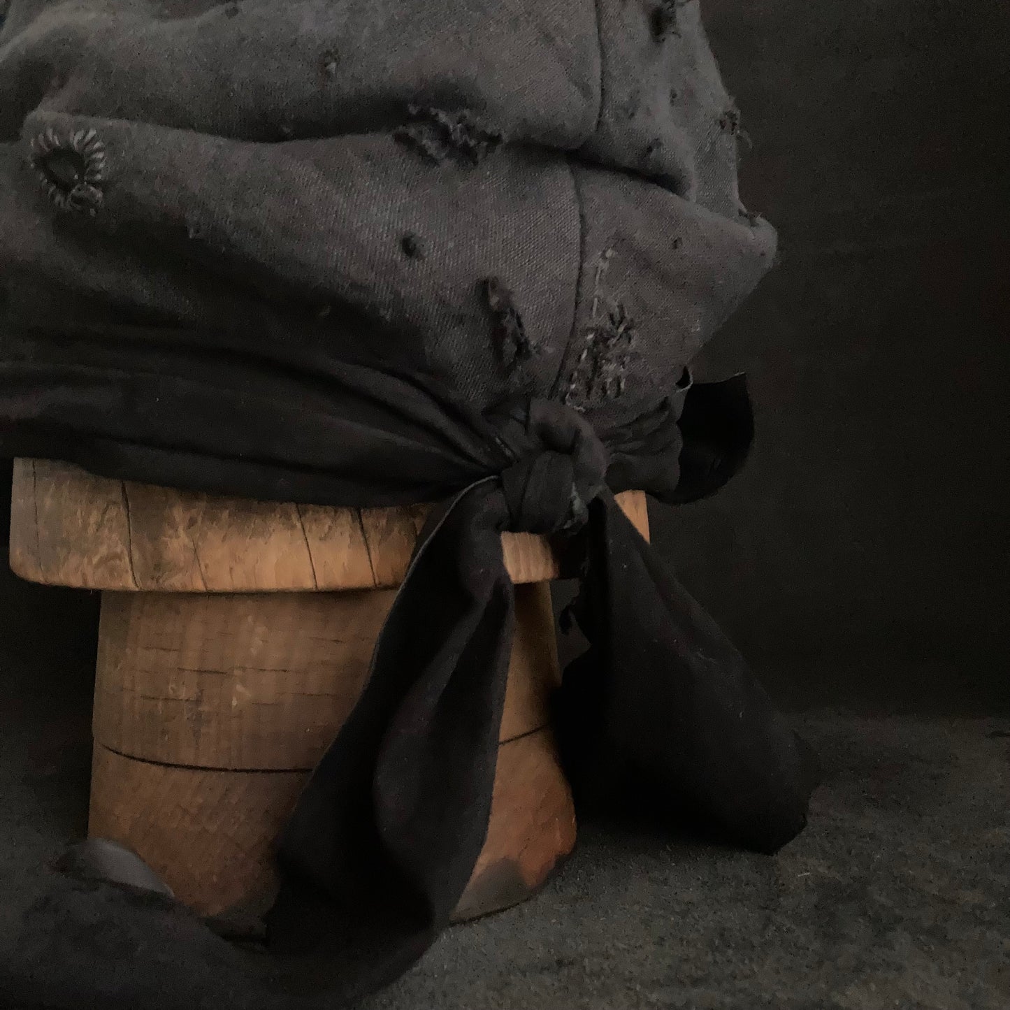 Black linen damage martial turn cap