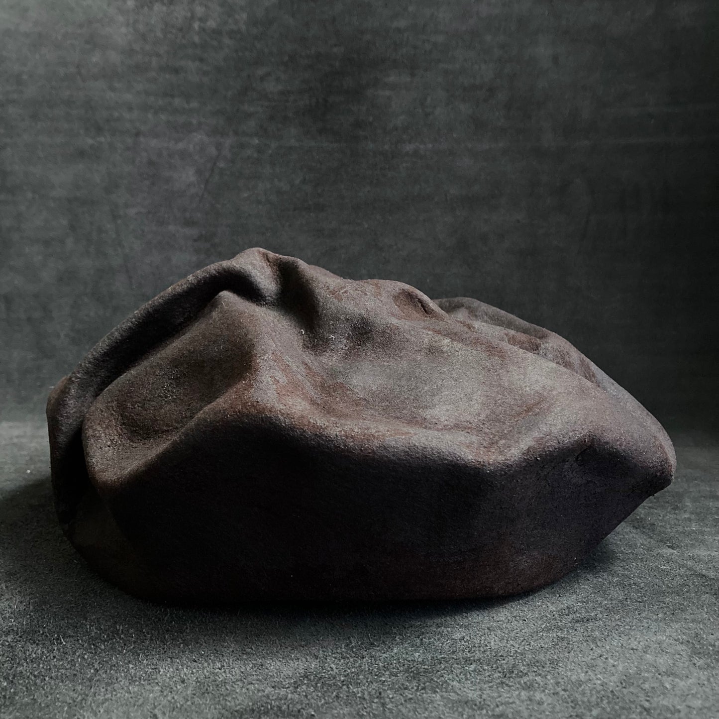 Wrinkled burnt rock beret