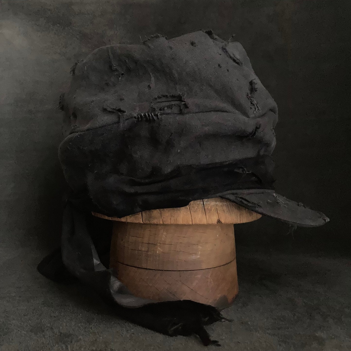 Black linen damage martial turn cap