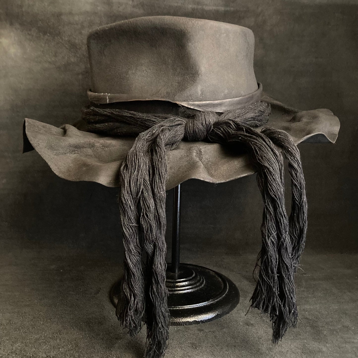 Charcoal wrinkle brim crush hat