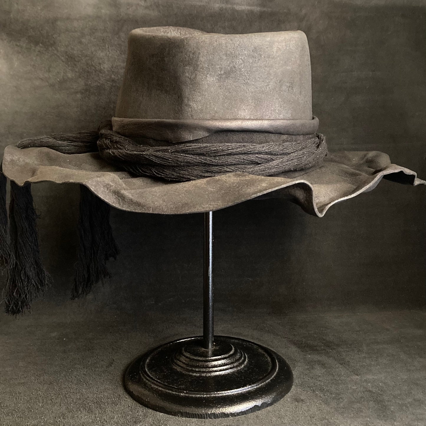 Charcoal wrinkle brim crush hat