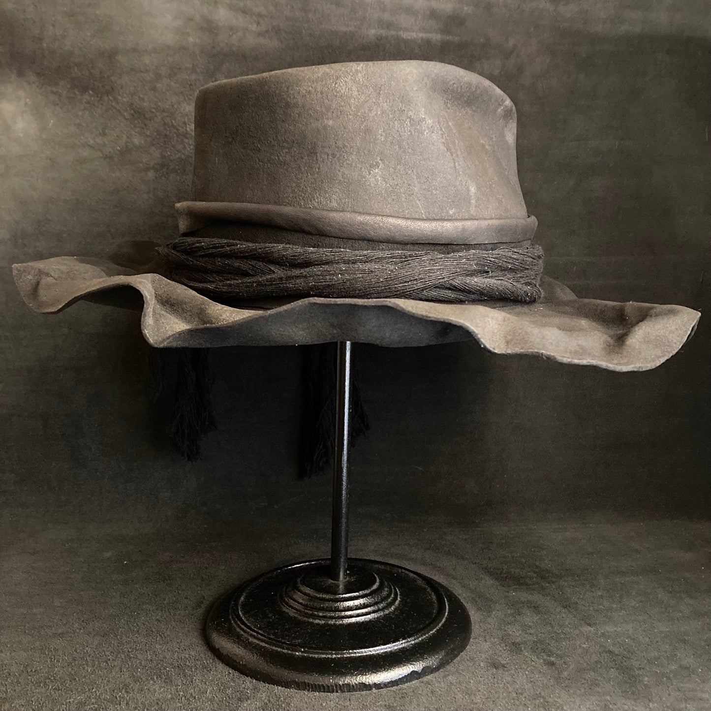 Charcoal wrinkle brim crush hat