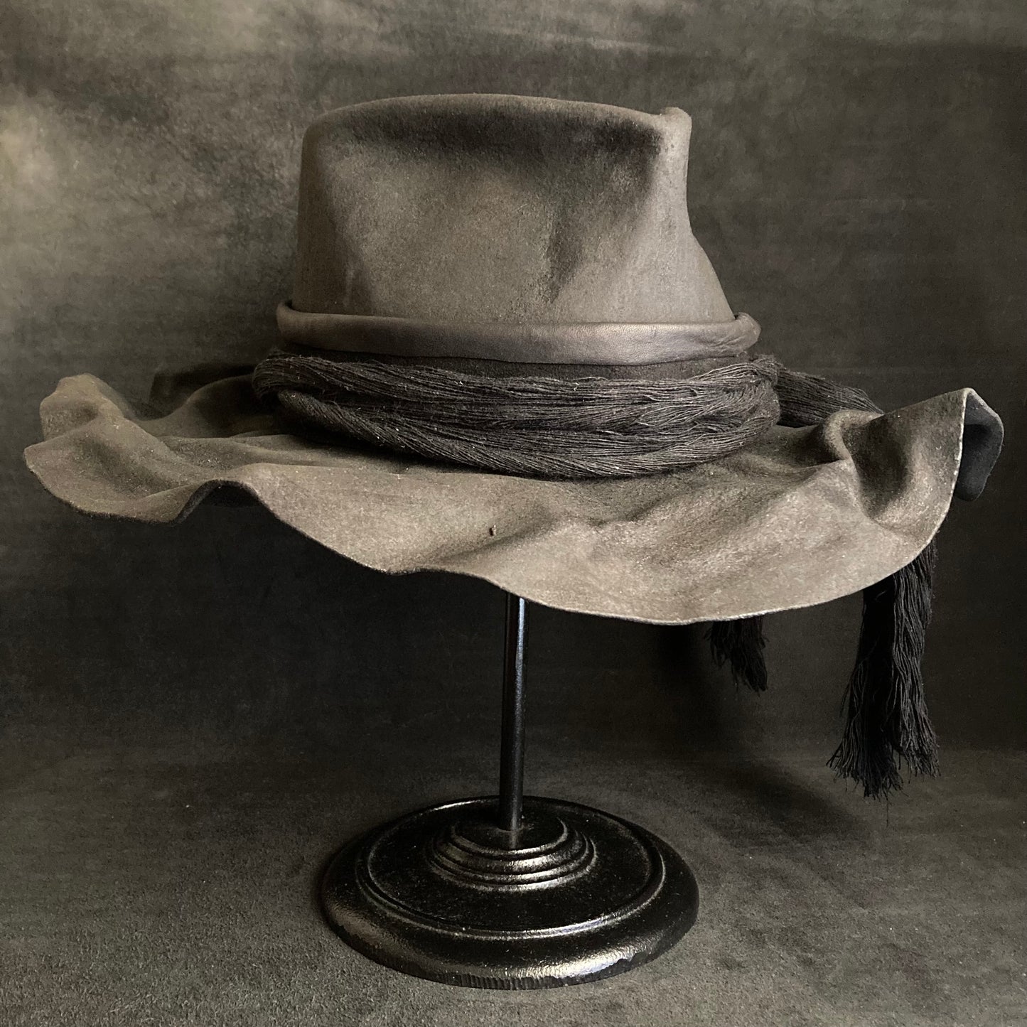 Charcoal wrinkle brim crush hat