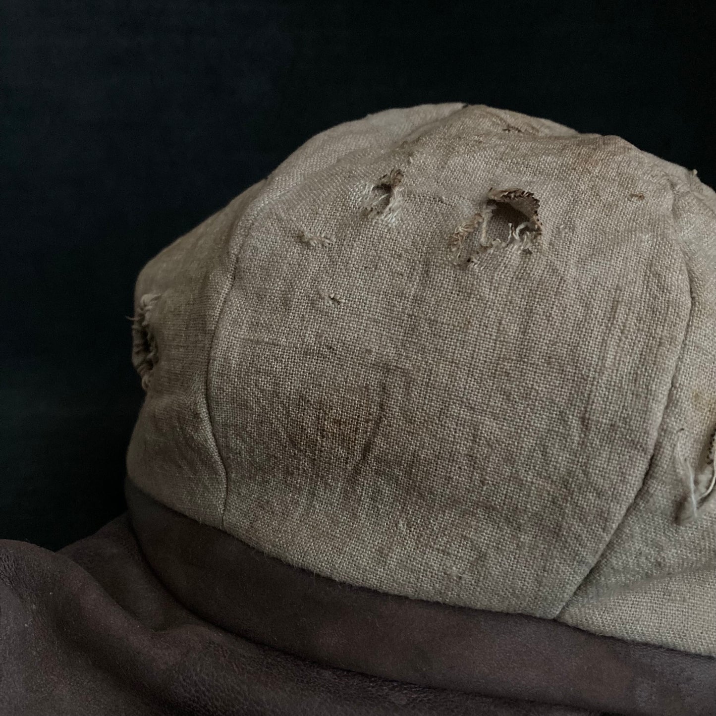 Sand tatters damage linen casquette
