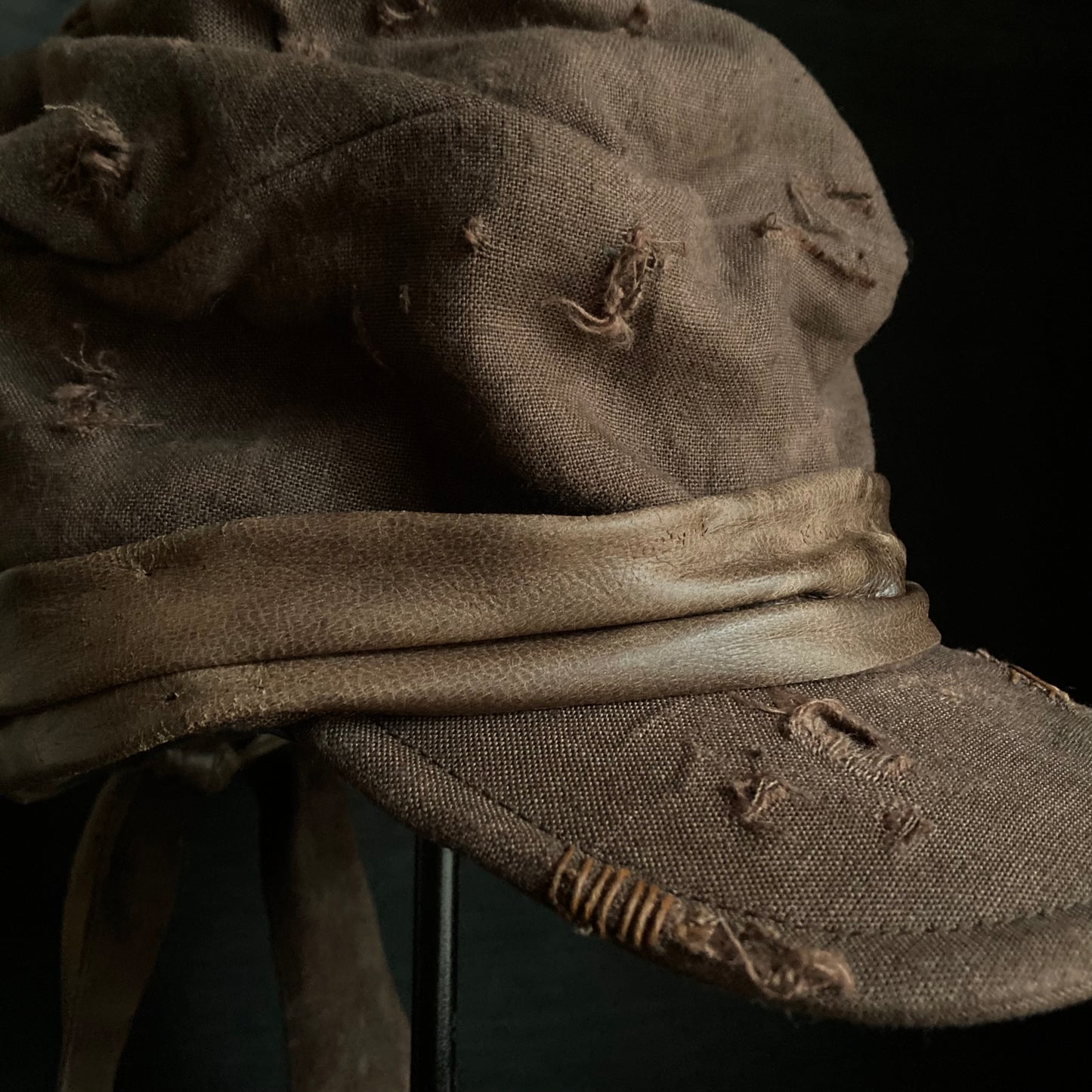 Brown linen damage martial turn cap (brim core)