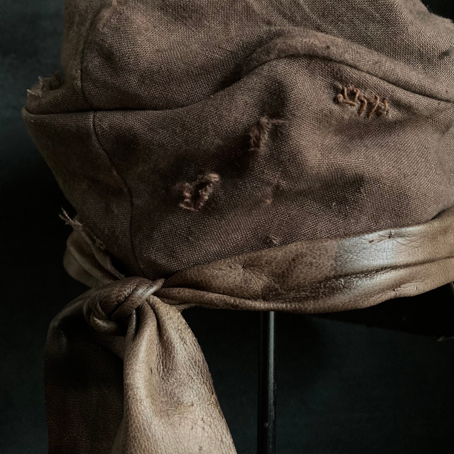 Brown linen damage martial turn cap (brim core)