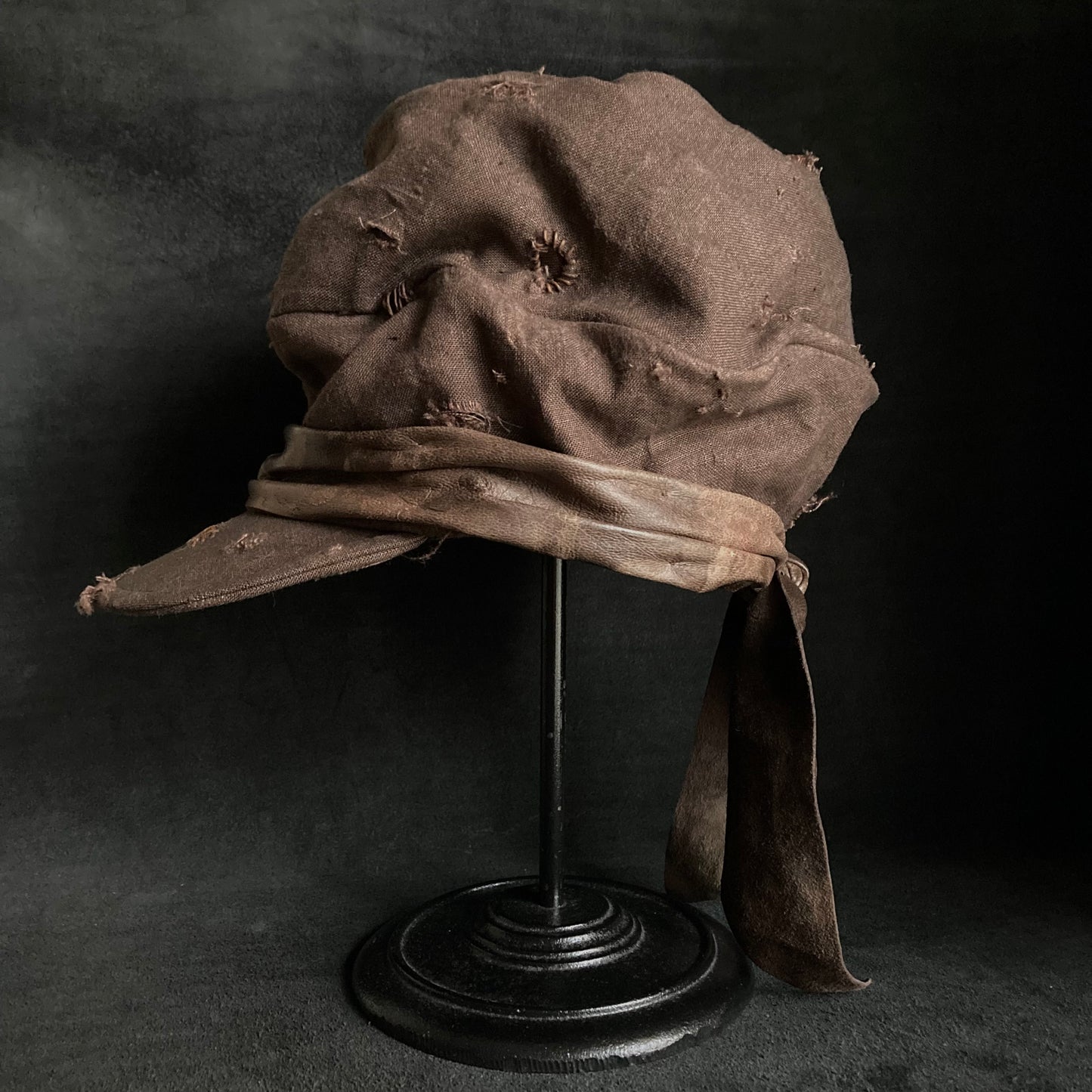 Brown linen damage martial turn cap (brim core)