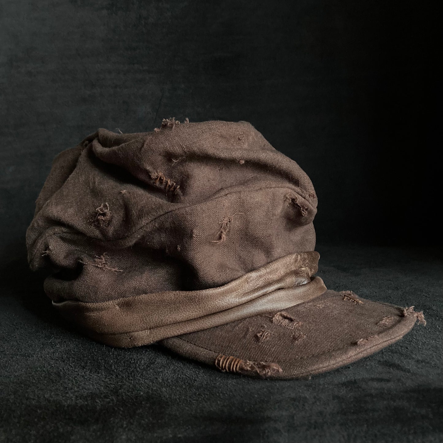 Brown linen damage martial turn cap (brim core)