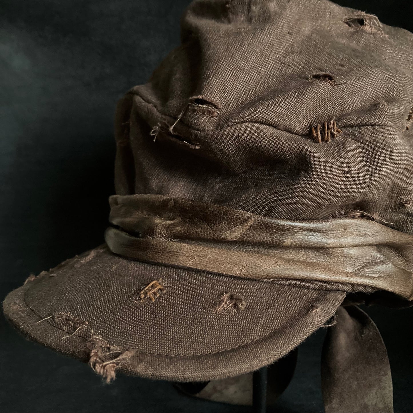 Brown linen damage martial turn cap (brim core)