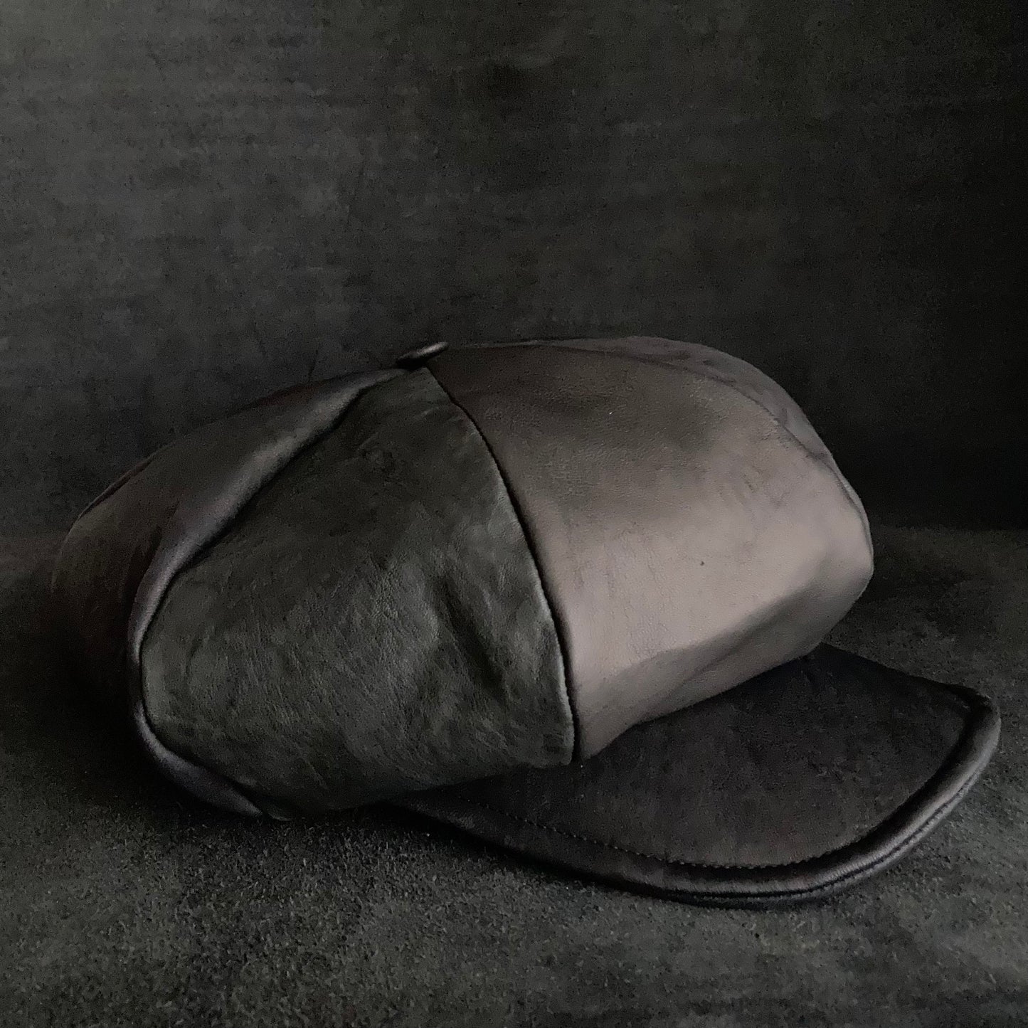 Big volume individual black leather casquette