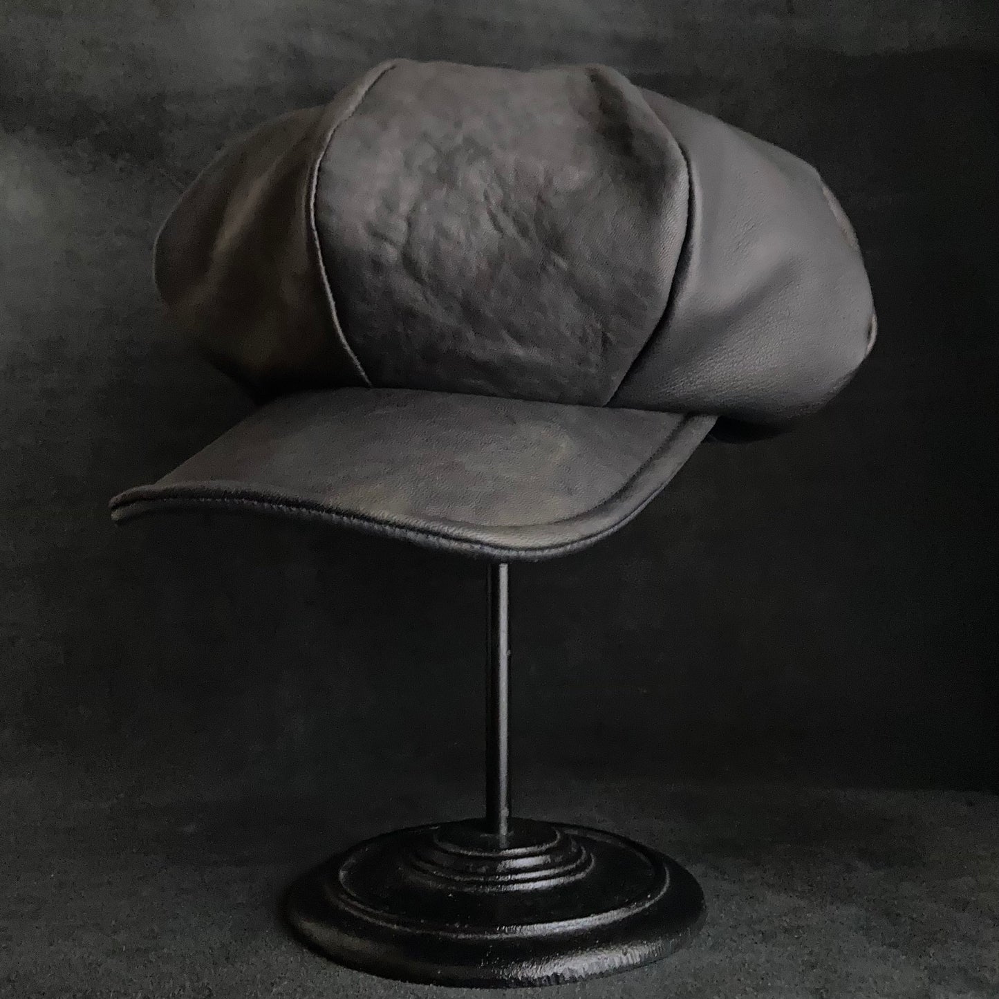 Big volume individual black leather casquette