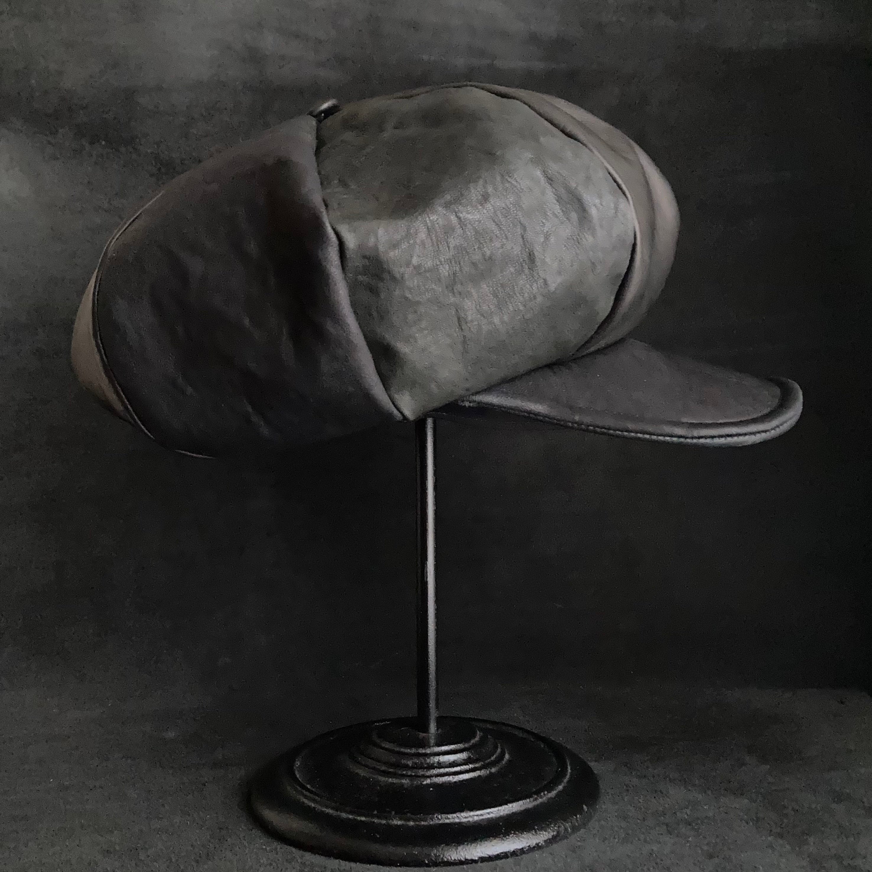Big volume individual black leather casquette – triangles hat