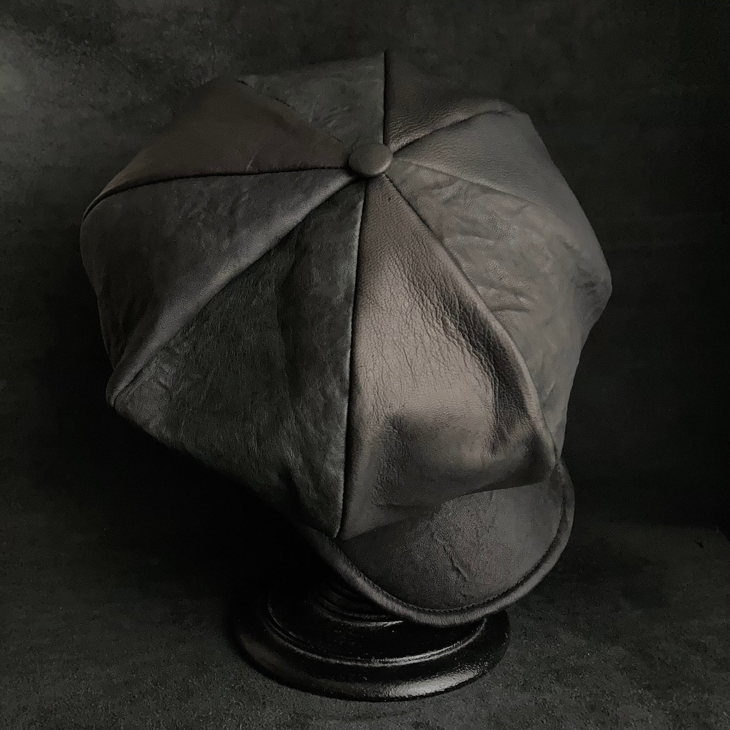 Big volume individual black leather casquette