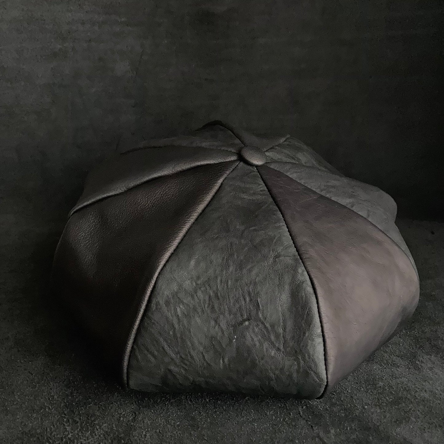 Big volume individual black leather casquette