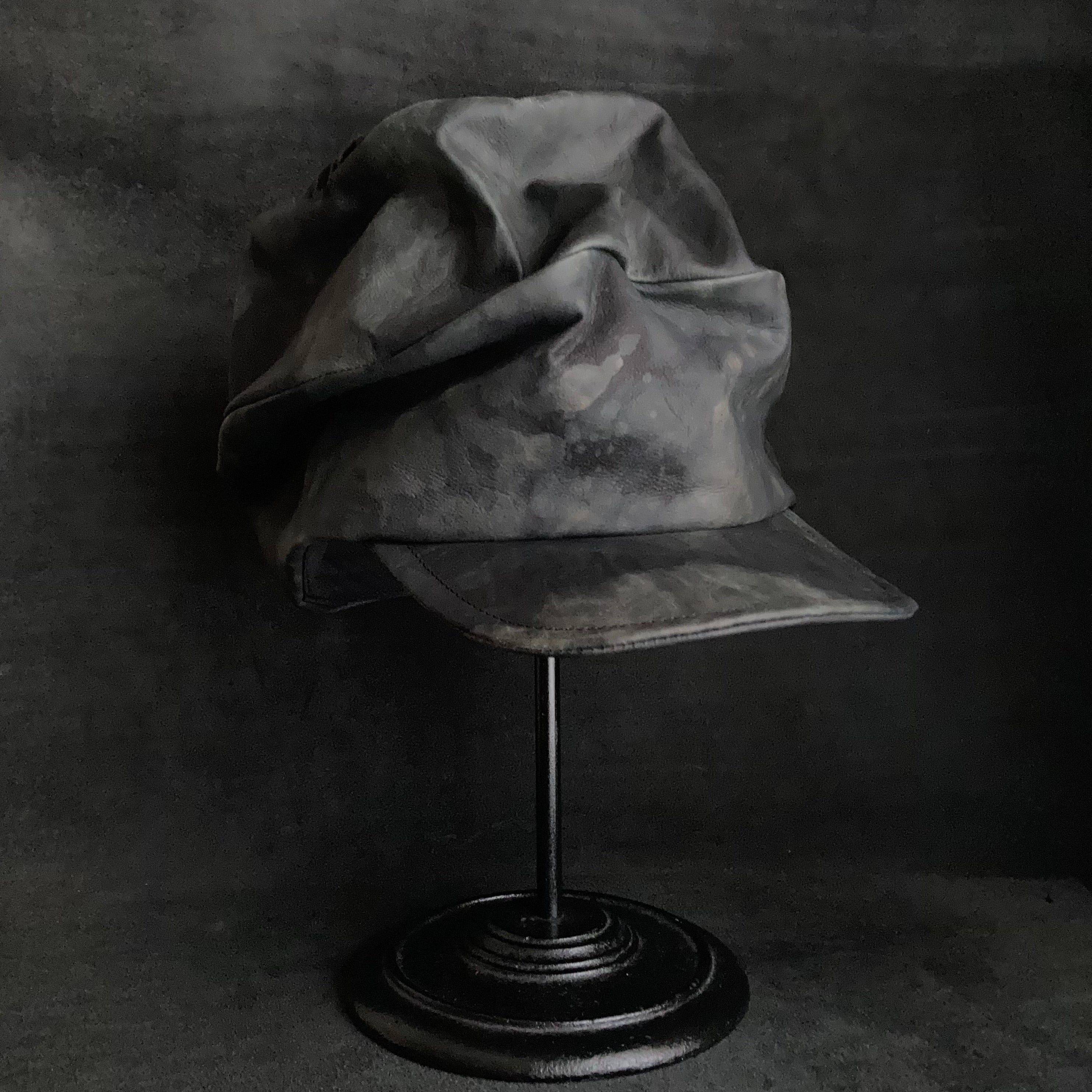 Rainy black leather turn cap – triangles hat